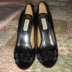 Badgley Mischka Black Satin Open Toe pumps
